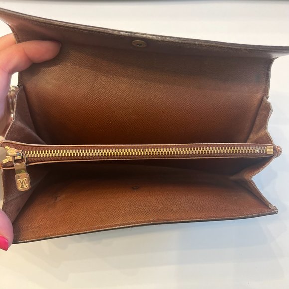 Louis Vuitton Vintage 1992 Monogram Sarah Wallet INCL DATE CODE - Picture 12 of 12